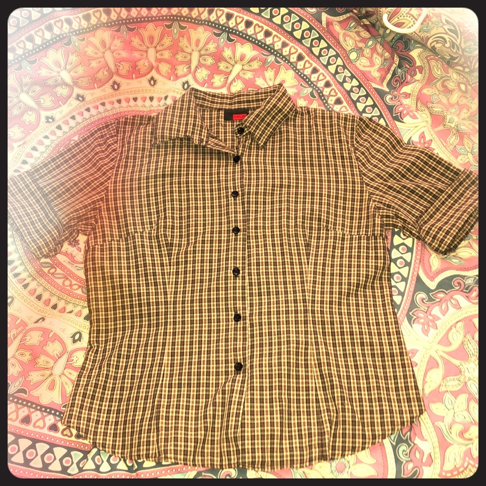 Old school skater plaid button up 🖤